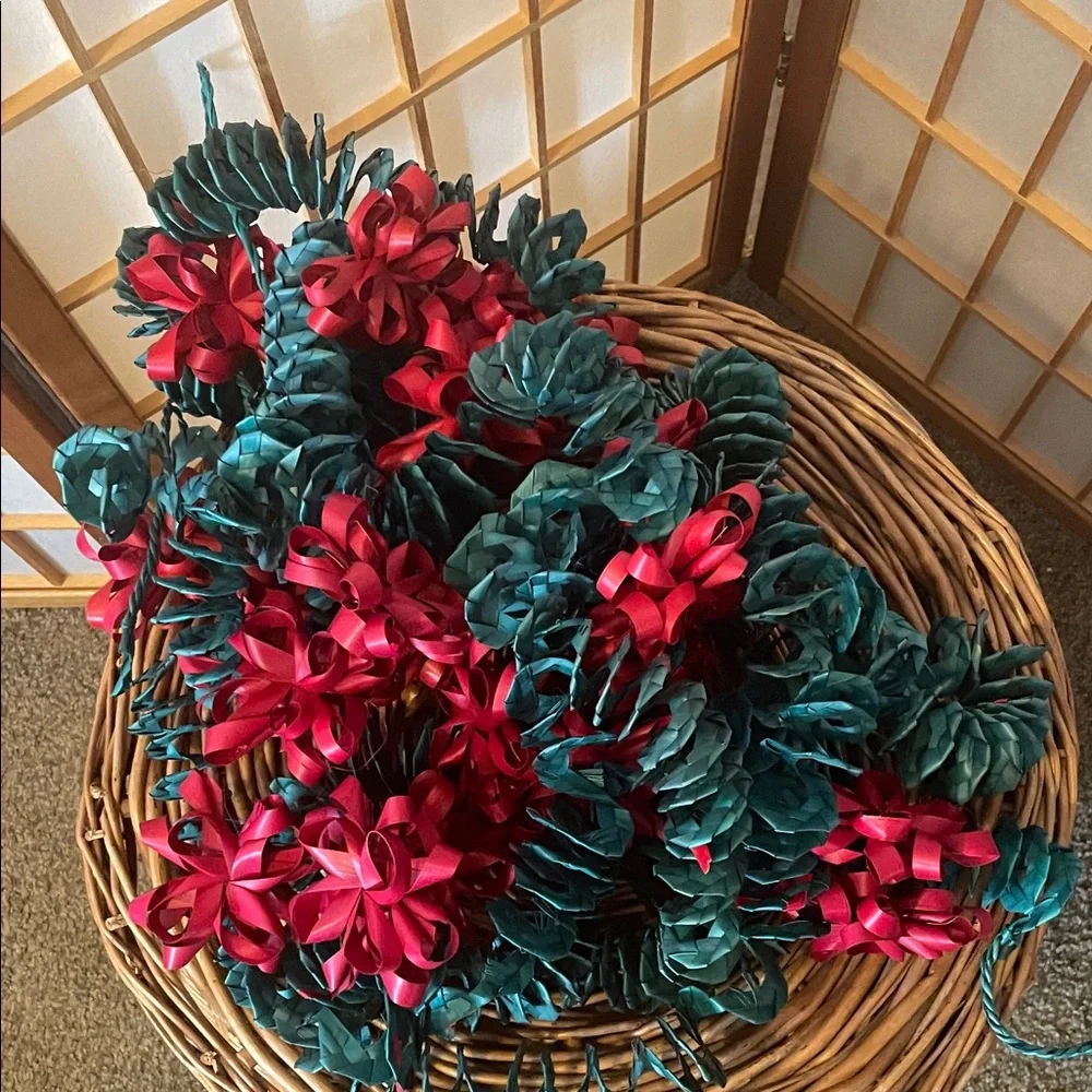 Vintage Hand-Made 70’s Festive Green and Red Holly Paper Garland